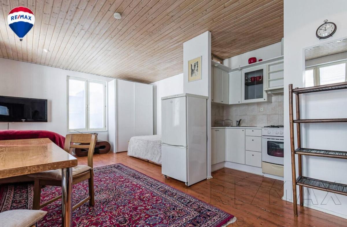 Huoneisto Cozy By Port, Old Town And Sea With Free Parking Tallinna